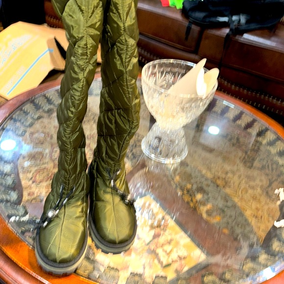Guess Knee High Boots ( NEW) - Picture 4 of 5